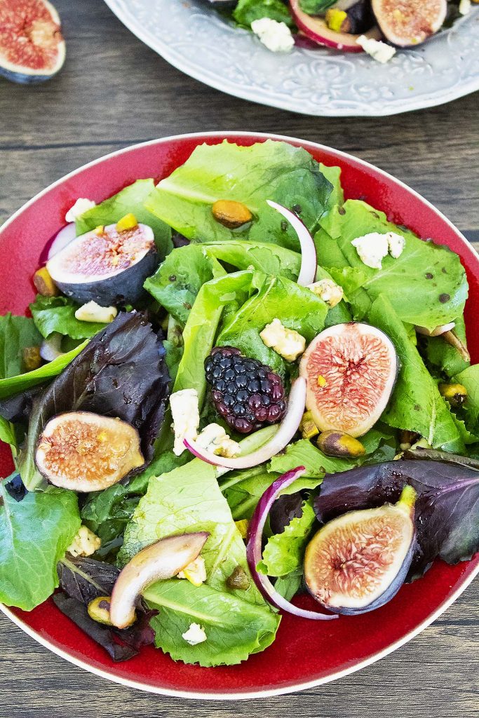 Fig salad with baby lettuce and blue cheese.