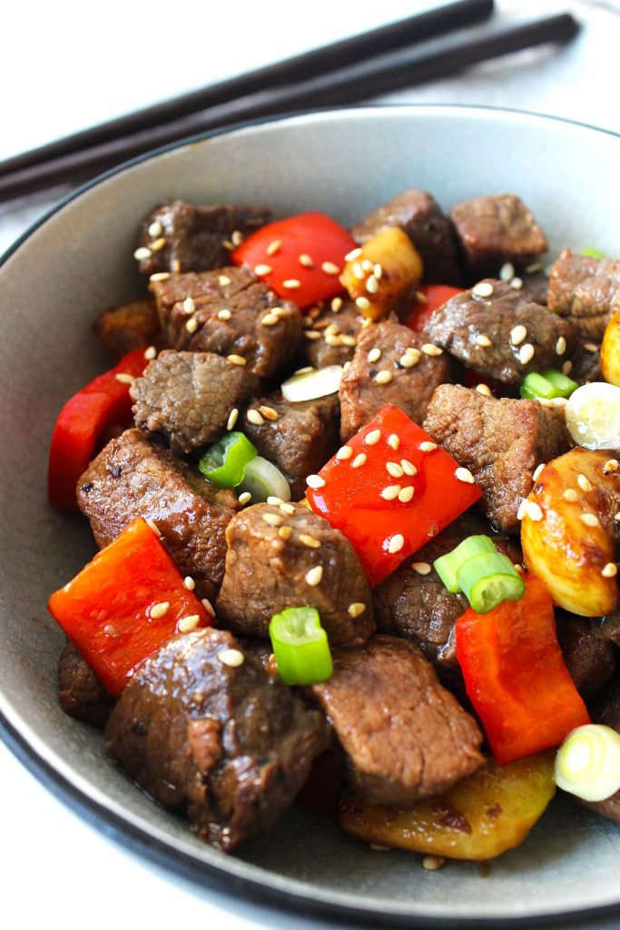 Beef, bell peppers, garlic and scallions stir fry.